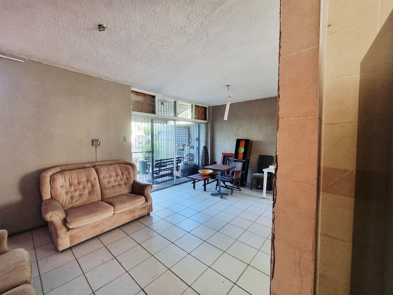 Duplex For Sale - Photo 8