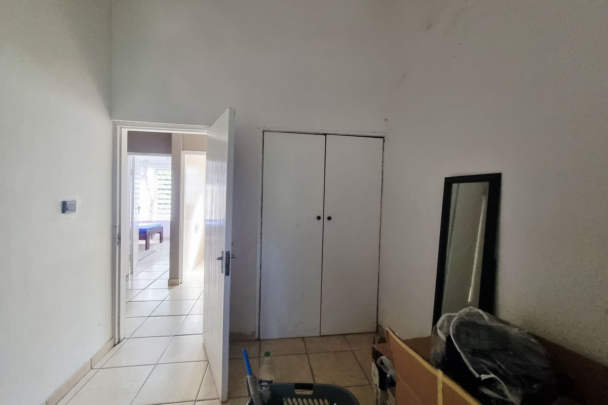 Duplex For Sale - Photo 3
