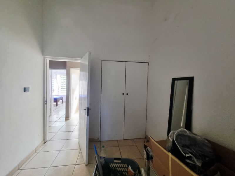 Duplex For Sale - Photo 3