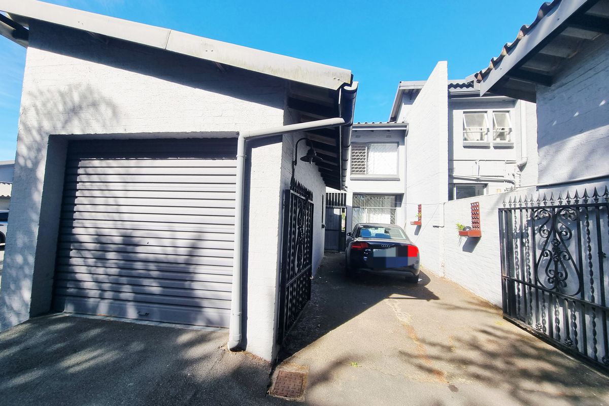 Duplex For Sale - Photo 4