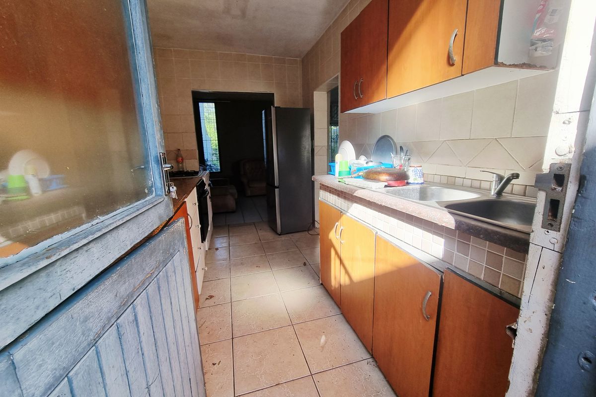 Duplex For Sale - Photo 5