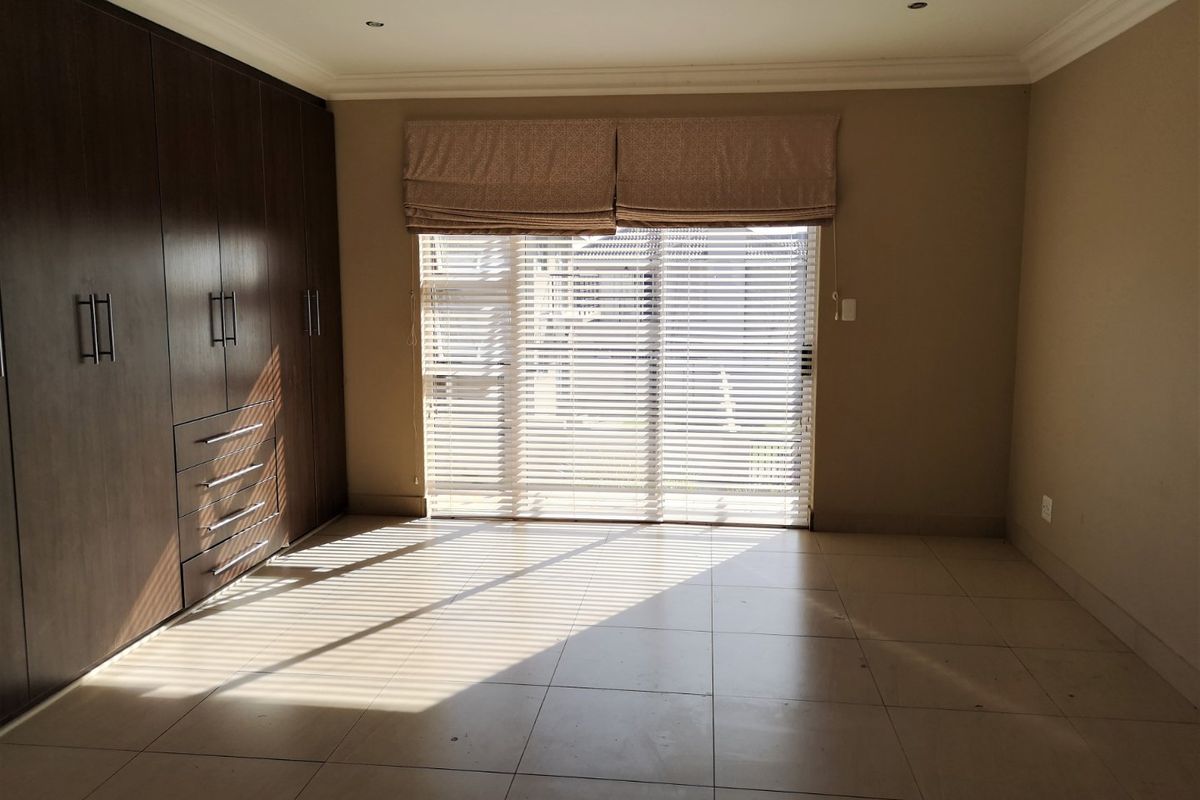 An Exceptional 4-Bedroom Double Storey Townhouse Designed for Refined Family Living - Photo 4