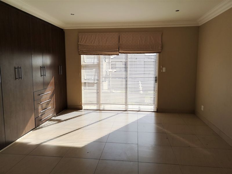 An Exceptional 4-Bedroom Double Storey Townhouse Designed for Refined Family Living - Photo 4