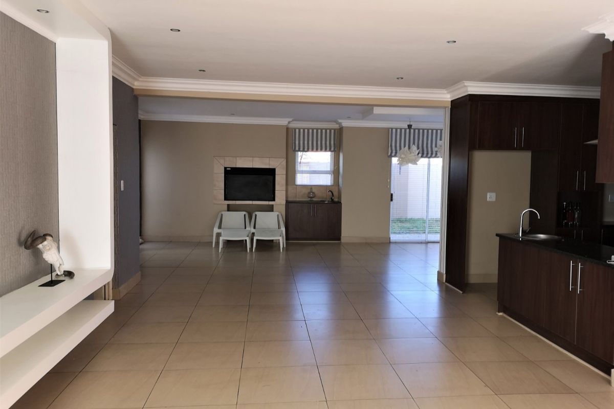 An Exceptional 4-Bedroom Double Storey Townhouse Designed for Refined Family Living - Photo 2