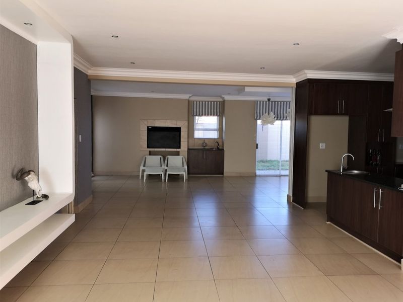 An Exceptional 4-Bedroom Double Storey Townhouse Designed for Refined Family Living - Photo 2