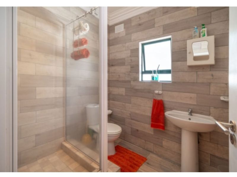 Coastal Sanctuary in Westbrook: Sea Views & Total Backup - Photo 10