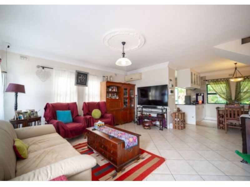Coastal Sanctuary in Westbrook: Sea Views & Total Backup - Photo 4