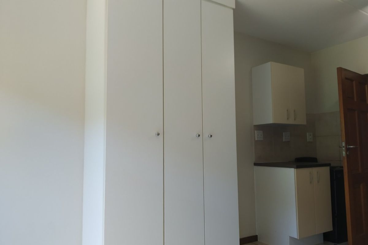 Secure Studio Living in the Heart of Milpark – Ideal Student or Young Professional Accommodation - Photo 2