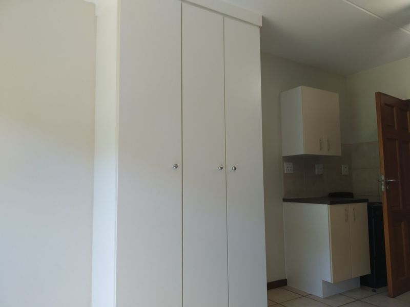 Secure Studio Living in the Heart of Milpark – Ideal Student or Young Professional Accommodation - Photo 2