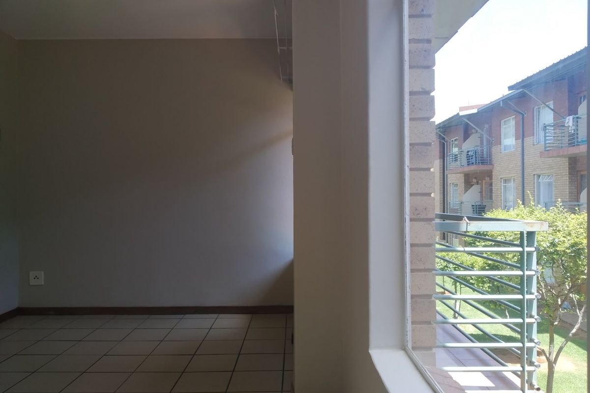 Secure Studio Living in the Heart of Milpark – Ideal Student or Young Professional Accommodation - Photo 5