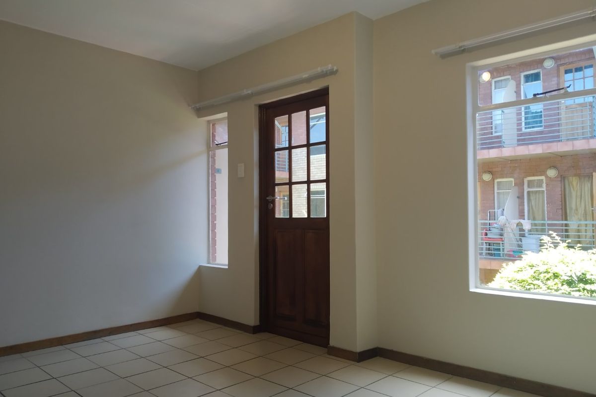 Secure Studio Living in the Heart of Milpark – Ideal Student or Young Professional Accommodation - Photo 4
