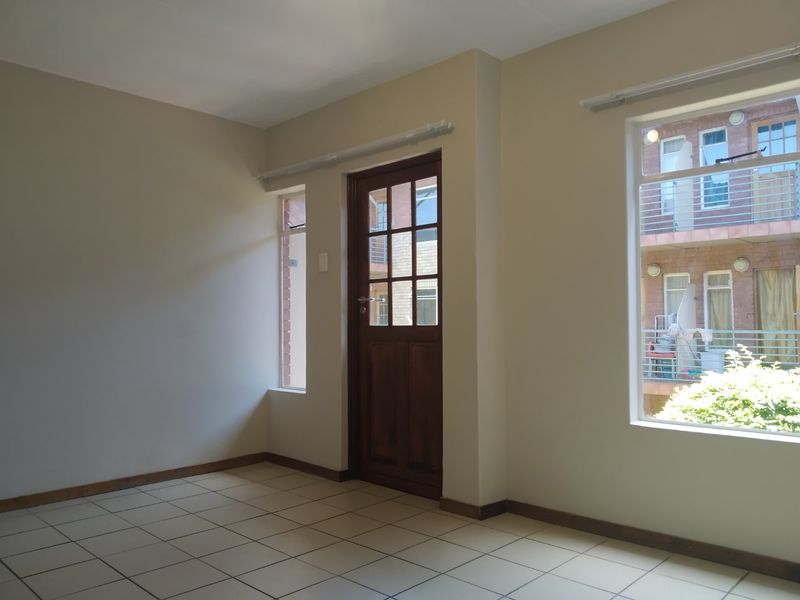 Secure Studio Living in the Heart of Milpark – Ideal Student or Young Professional Accommodation - Photo 4
