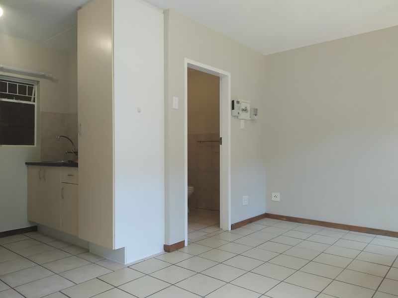 Secure Studio Living in the Heart of Milpark – Ideal Student or Young Professional Accommodation - Photo 6