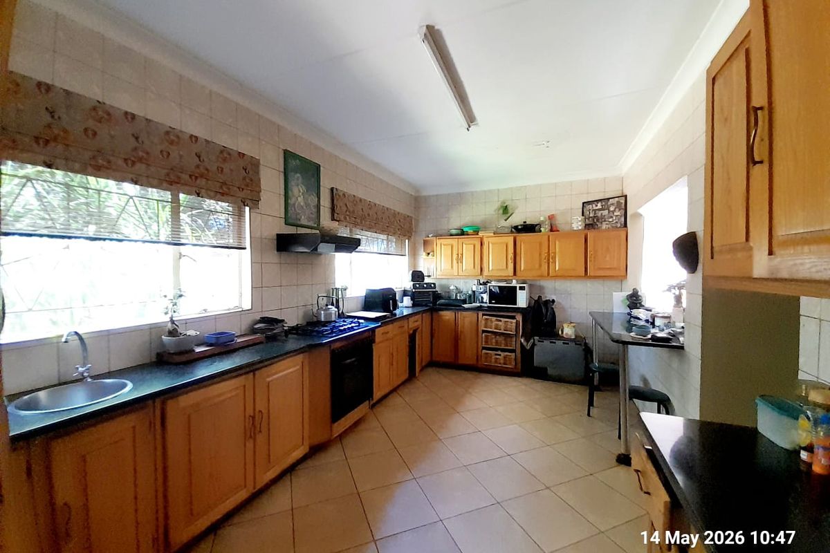 Multiple Dwellings;  Kraal;  Fertile soil; SOLAR - Photo 4