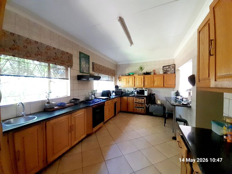 Multiple Dwellings;  Kraal;  Fertile soil; SOLAR - Photo 4