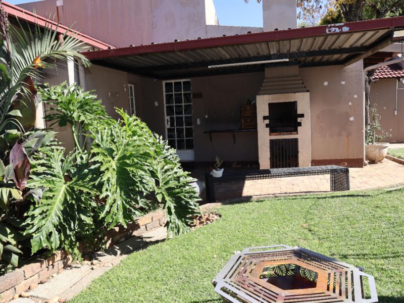 Prime Family Home in Sunward Park - Photo 3