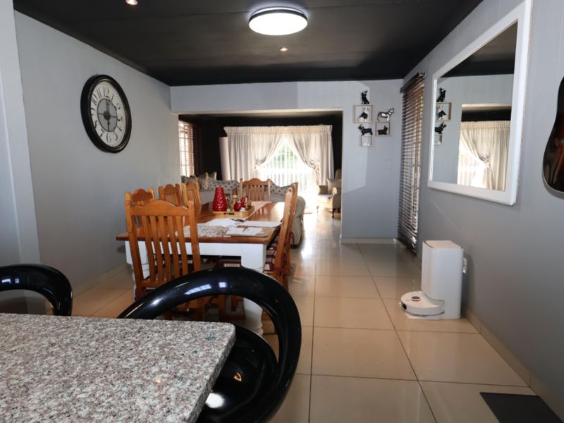 Prime Family Home in Sunward Park - Photo 10