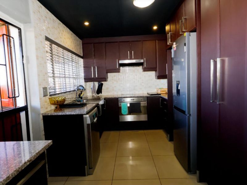Prime Family Home in Sunward Park - Photo 9