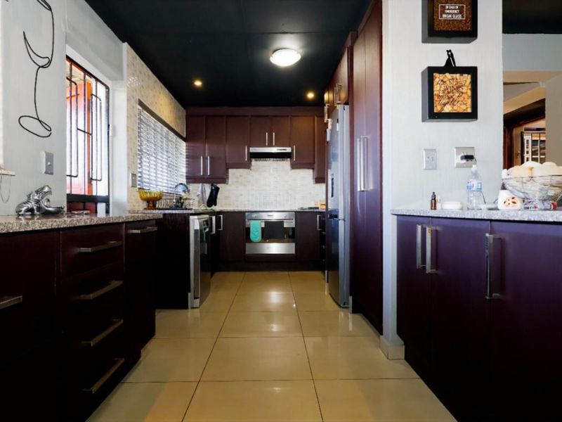 Prime Family Home in Sunward Park - Photo 5