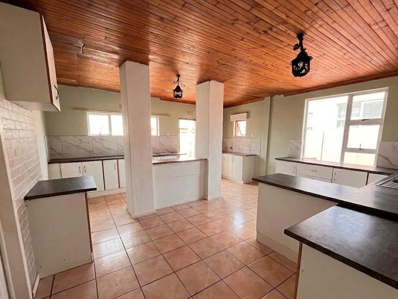 5 Bedroom House For Sale In Quigney - Photo 10