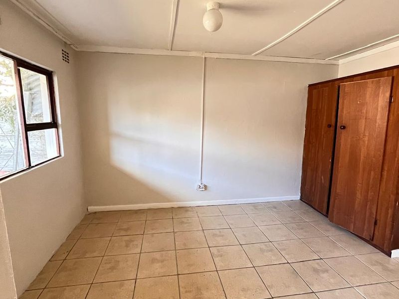5 Bedroom House For Sale In Quigney - Photo 9