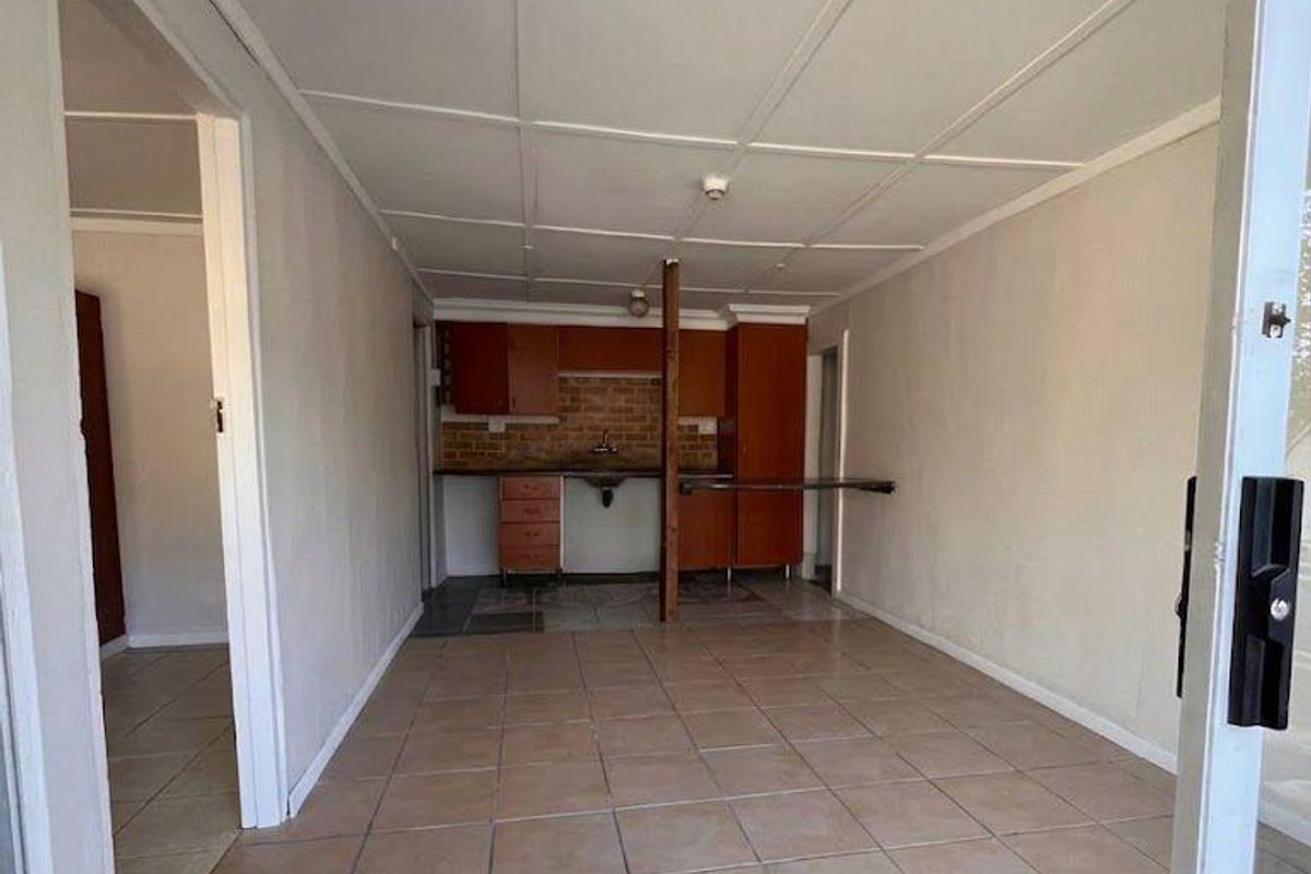 5 Bedroom House For Sale In Quigney - Photo 5