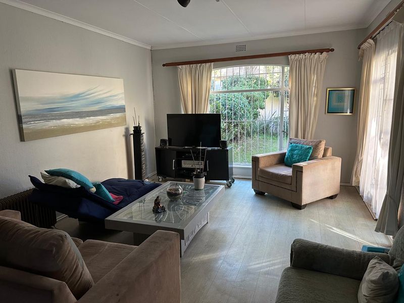 Peaceful Garden Simplex Living in the Heart of Strathavon - Photo 2