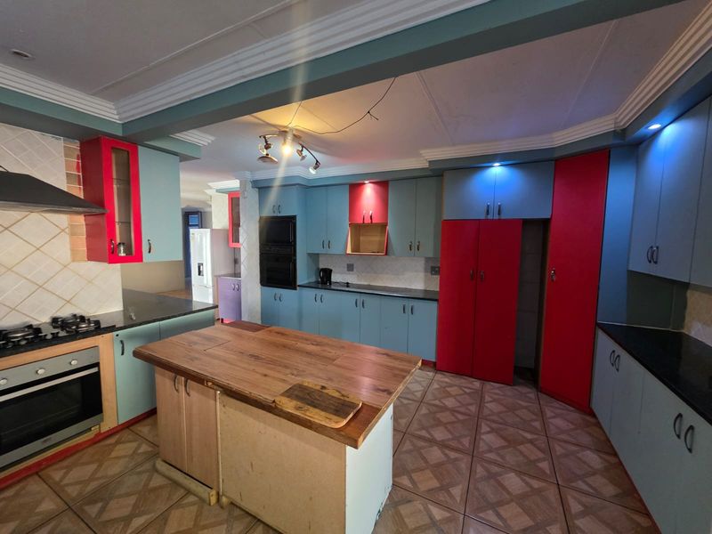 BIG FAMILY HOME FOR SALE IN SASOLBURG - Photo 9