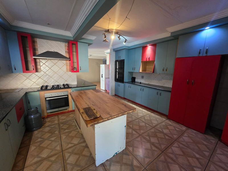 BIG FAMILY HOME FOR SALE IN SASOLBURG - Photo 10