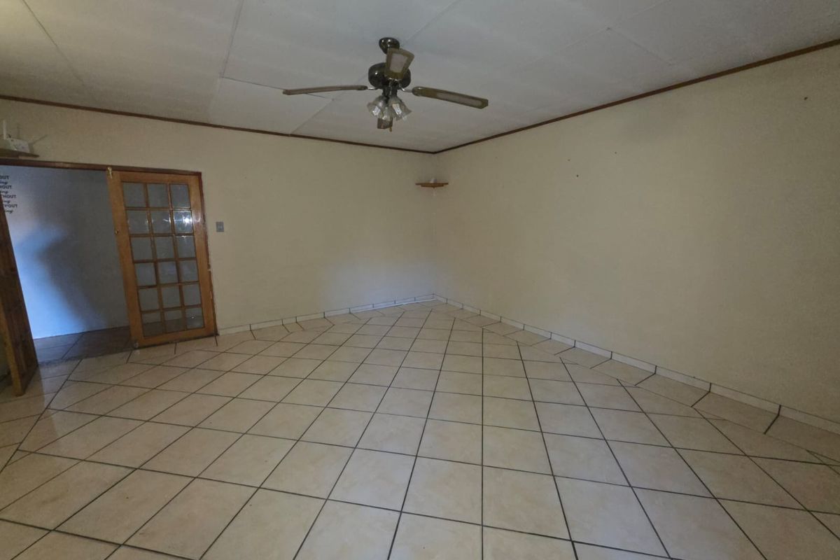 BIG FAMILY HOME FOR SALE IN SASOLBURG - Photo 3