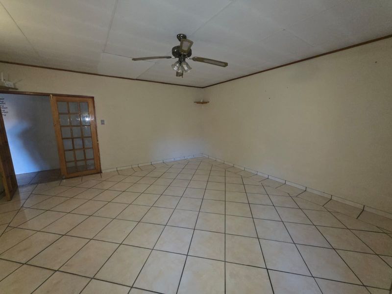 BIG FAMILY HOME FOR SALE IN SASOLBURG - Photo 3