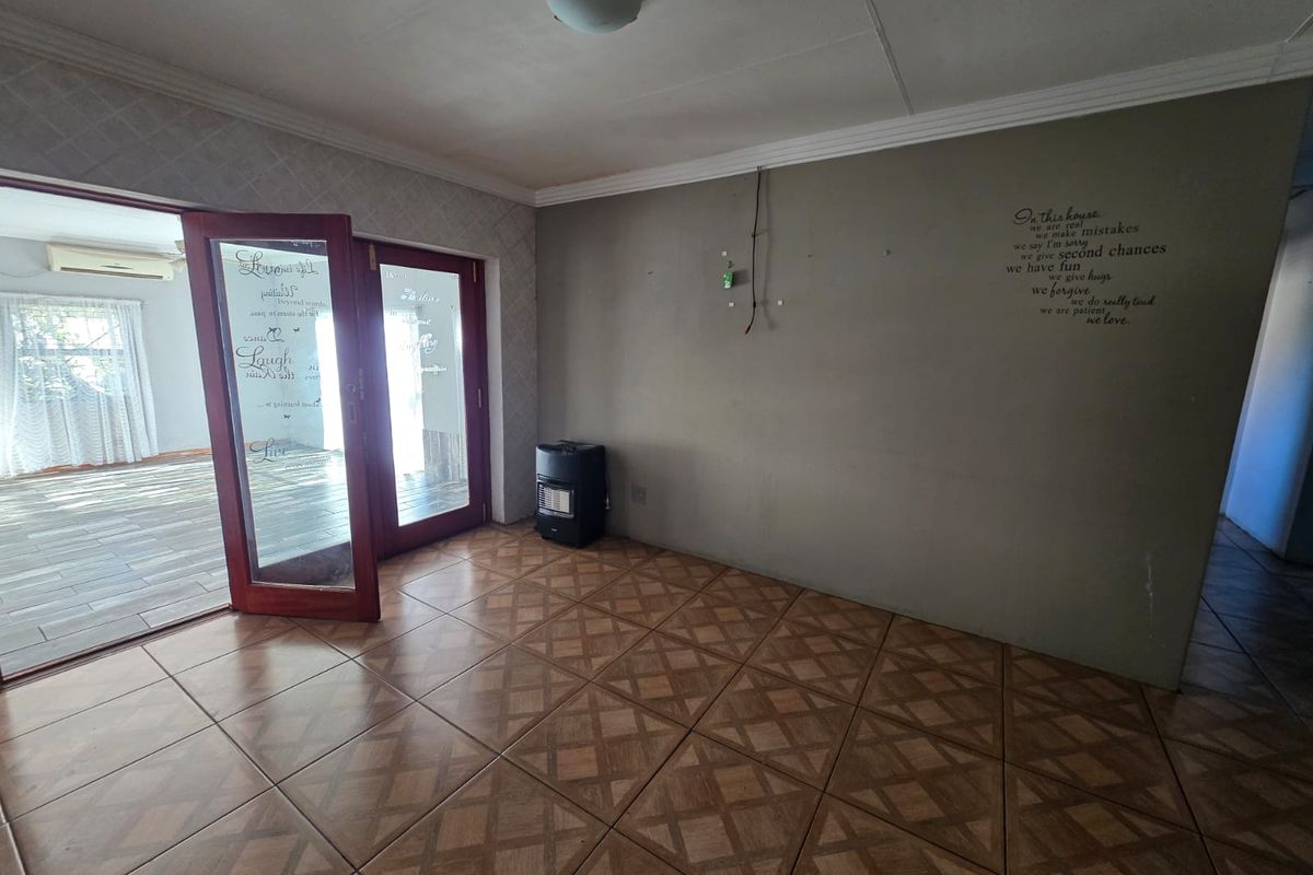 BIG FAMILY HOME FOR SALE IN SASOLBURG - Photo 4