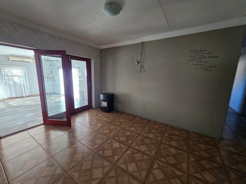 BIG FAMILY HOME FOR SALE IN SASOLBURG - Photo 4