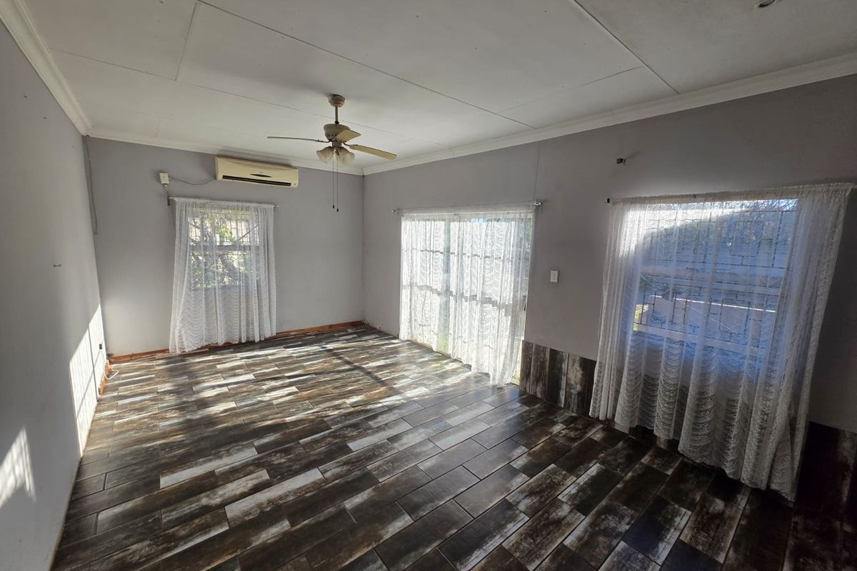 BIG FAMILY HOME FOR SALE IN SASOLBURG - Photo 2
