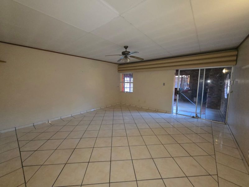 BIG FAMILY HOME FOR SALE IN SASOLBURG - Photo 5