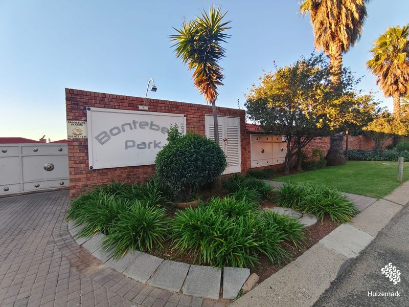 Modern & Spacious Pet-Friendly Townhouse in Secure Complex – Vaalpark - Photo 3