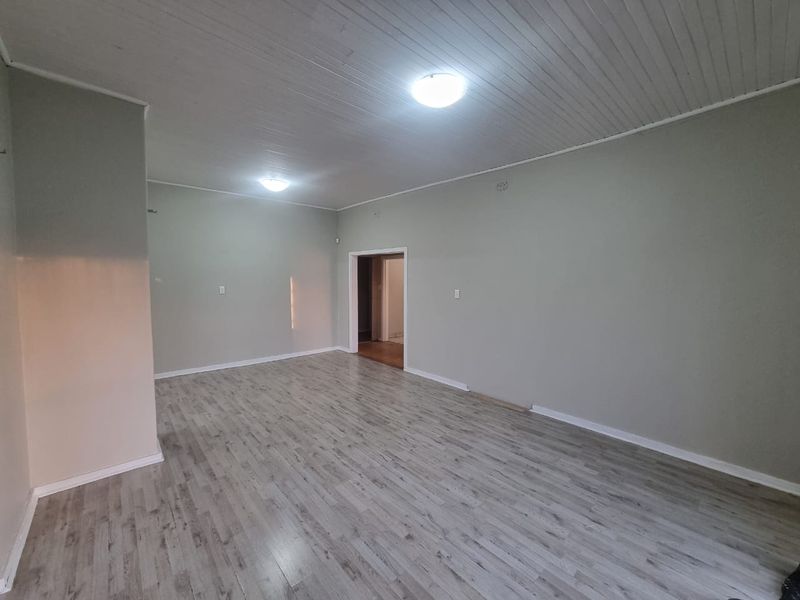 Stiunning property with pool in Brenthurst,Brakpan - Photo 10