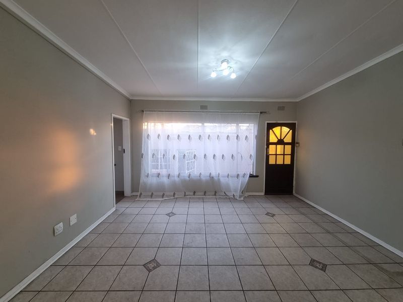 Stiunning property with pool in Brenthurst,Brakpan - Photo 7