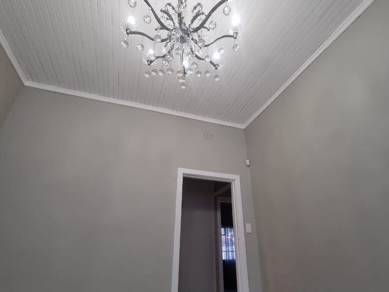 Stiunning property with pool in Brenthurst,Brakpan - Photo 6