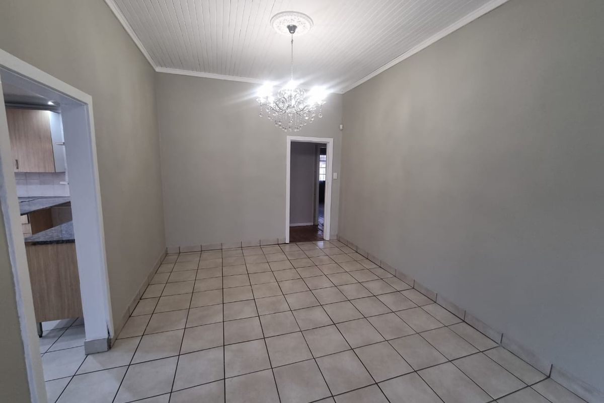 Stiunning property with pool in Brenthurst,Brakpan - Photo 3