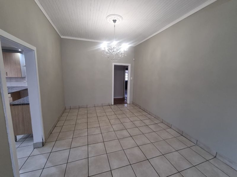 Stiunning property with pool in Brenthurst,Brakpan - Photo 3