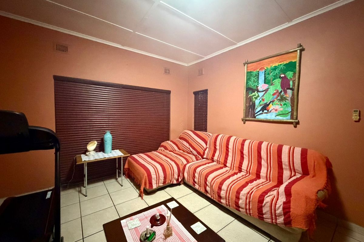Spacious Face brick Family Home for Sale in Veld en Vlei, Richards Bay - Photo 2