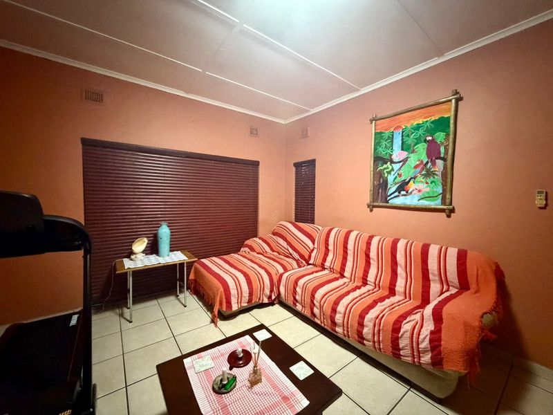 Spacious Face brick Family Home for Sale in Veld en Vlei, Richards Bay - Photo 2