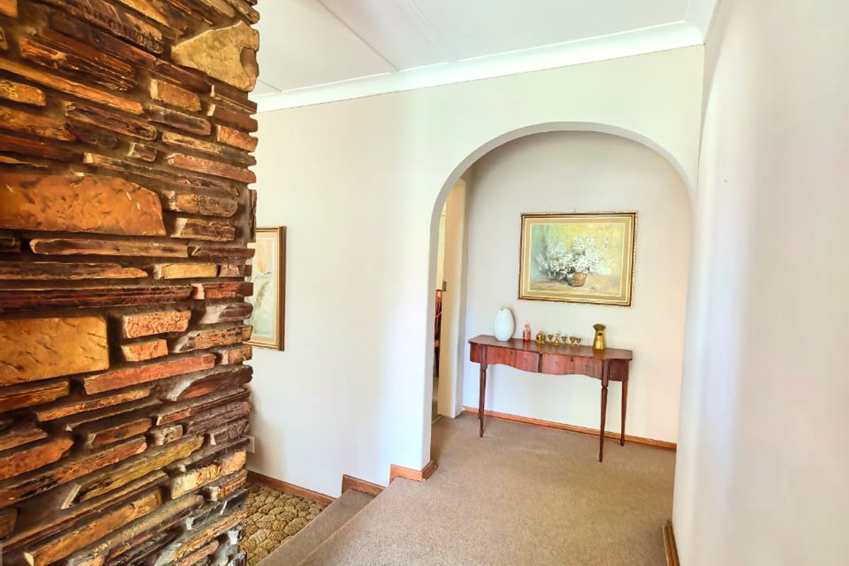 Beautiful, spacious, family house for sale in Sasolburg in a prime area - Photo 4