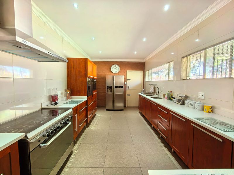 Beautiful, spacious, family house for sale in Sasolburg in a prime area - Photo 8