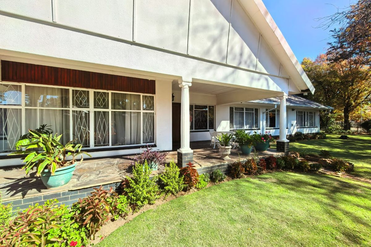 Beautiful, spacious, family house for sale in Sasolburg in a prime area - Photo 3