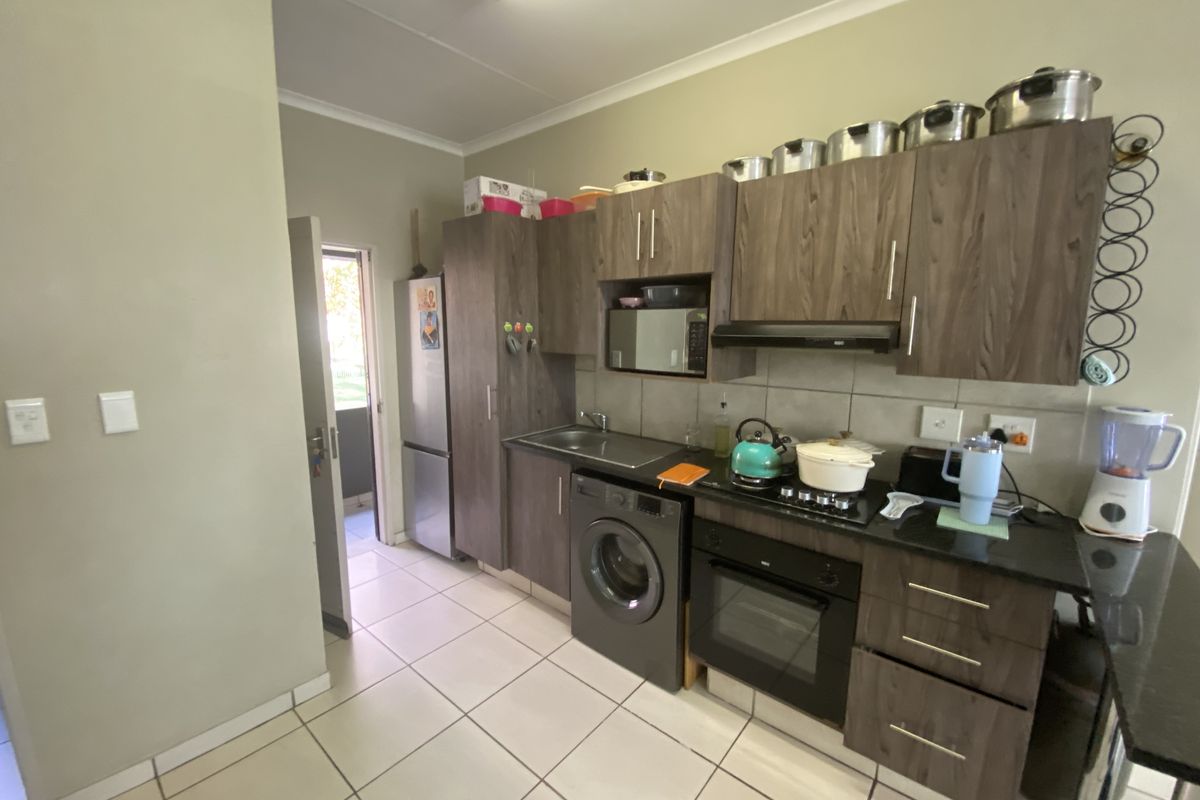 3 Bedroom Apartment For Sale in Rynfield AH - Photo 5