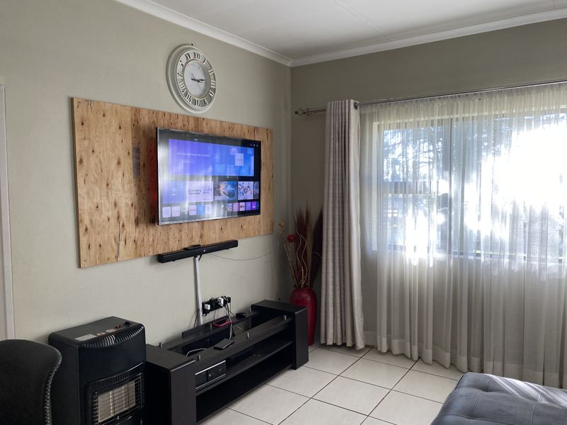 3 Bedroom Apartment For Sale in Rynfield AH - Photo 9