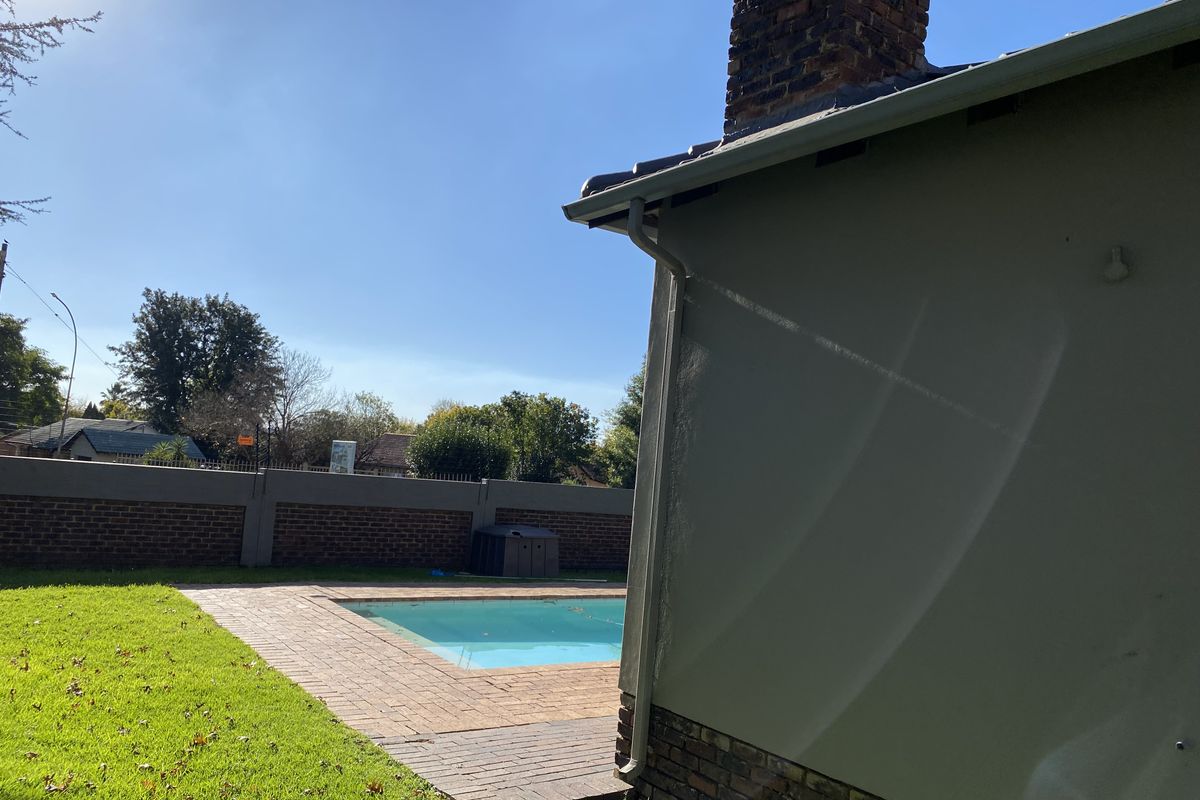 3 Bedroom Apartment For Sale in Rynfield AH - Photo 4