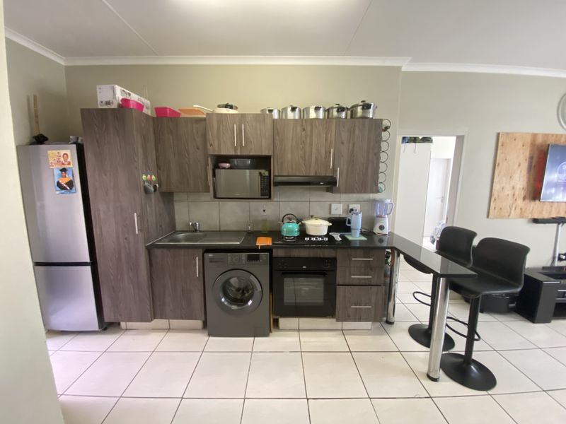3 Bedroom Apartment For Sale in Rynfield AH - Photo 2
